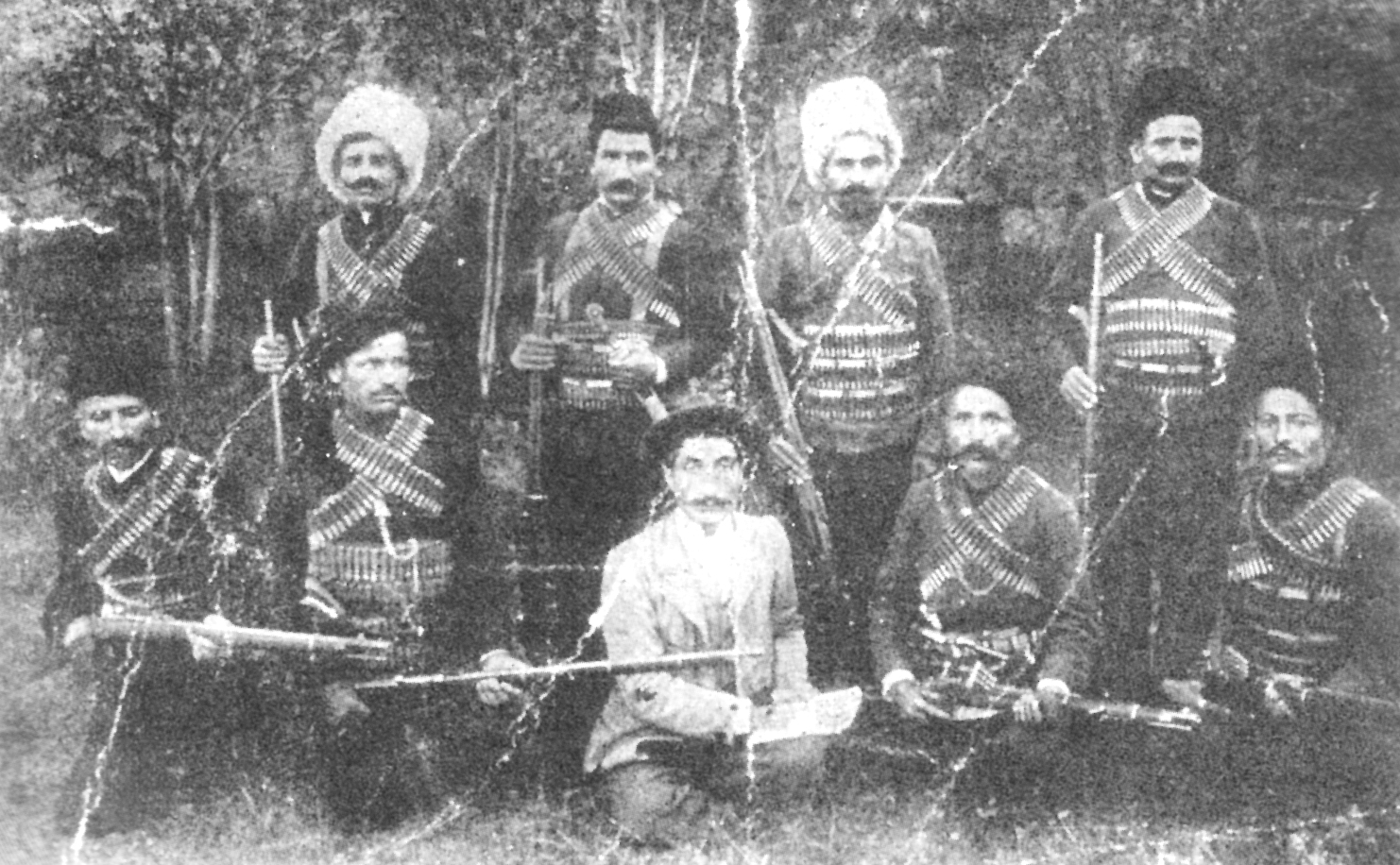 2012-12-26_Fransız kumandanın dosyasında bulunan Ermeni silahlılar resmi